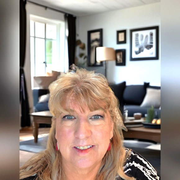 Meet your Posher, Kecia - Picture 1 of 1